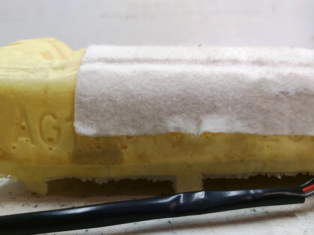 Пінний наповнювач нижньої частини пасажирського сидіння у зборі з підігрівом GEN1 Tesla model S FSBR23644