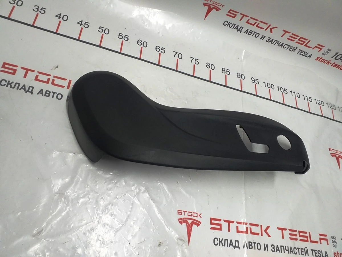 4 Накладка декоративна сидіння пасажира нижня права Tesla model S, model S REST 1013094-00-A