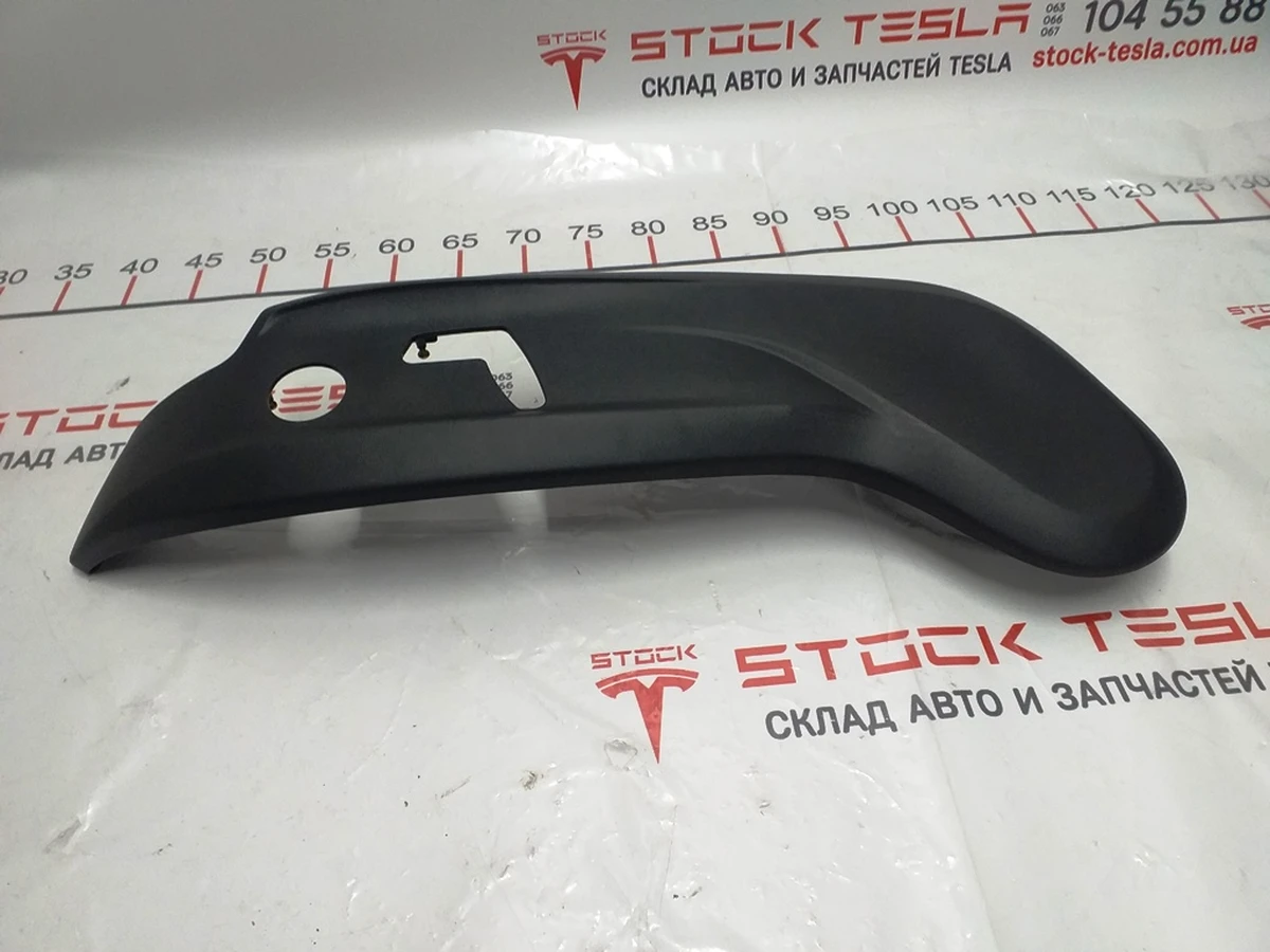 4 Накладка декоративна сидіння пасажира нижня права Tesla model S, model S REST 1013094-00-A