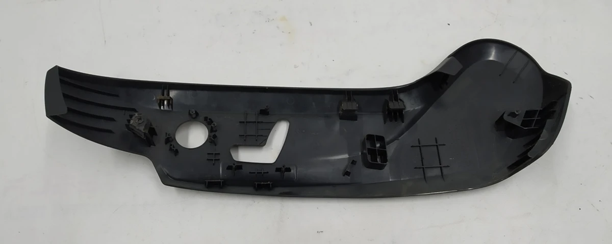 4 Накладка декоративна сидіння пасажира нижня права (з пошкодженням) Tesla model S, model S REST 1013094-00-A