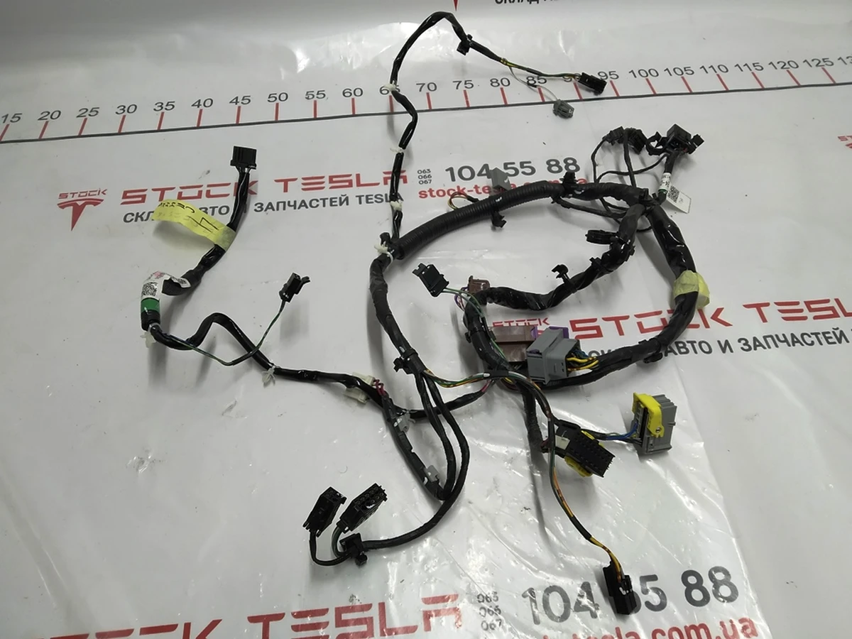 12 Електропроводка сидіння водійського PREMIUM Tesla model S 1013118-00-A