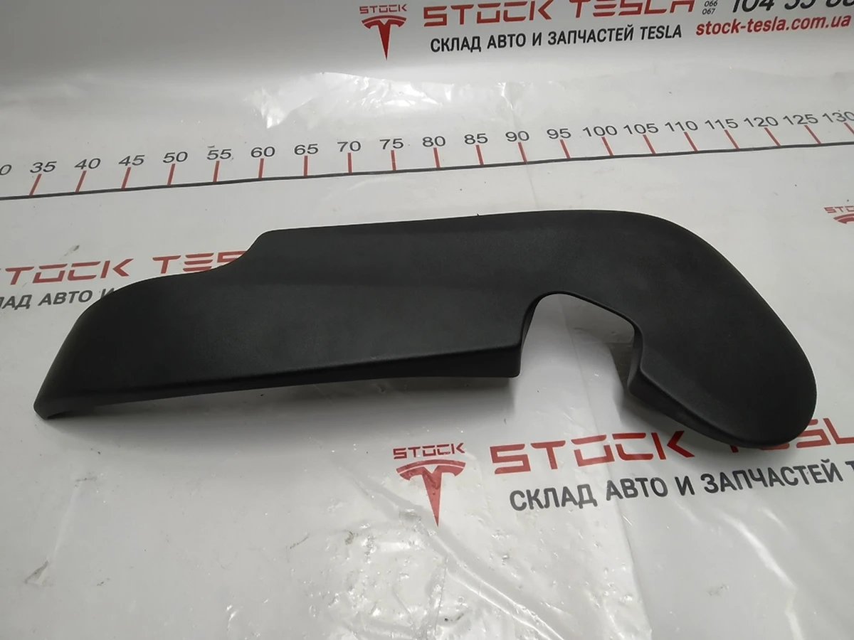 2 Накладка декоративна водія сидіння нижня права Tesla model S, model S REST 1013076-00-A