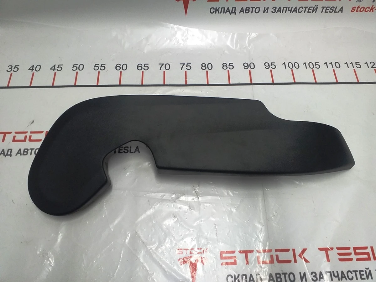 3 Накладка декоративна сидіння пасажира нижня ліва (з подряпиною) Tesla model S, model S REST 1013093-00-A
