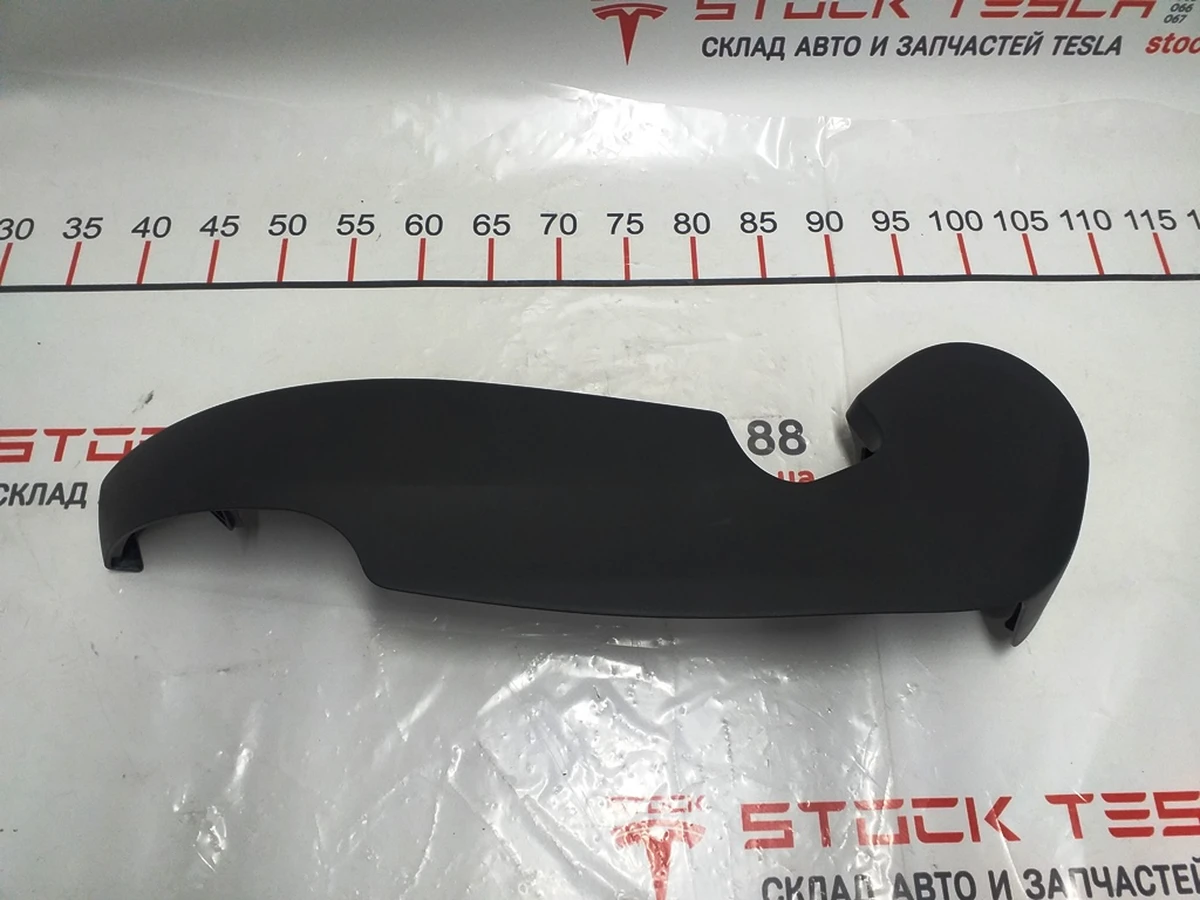 3 Накладка декоративна сидіння пасажира нижня ліва (з подряпиною) Tesla model S, model S REST 1013093-00-A