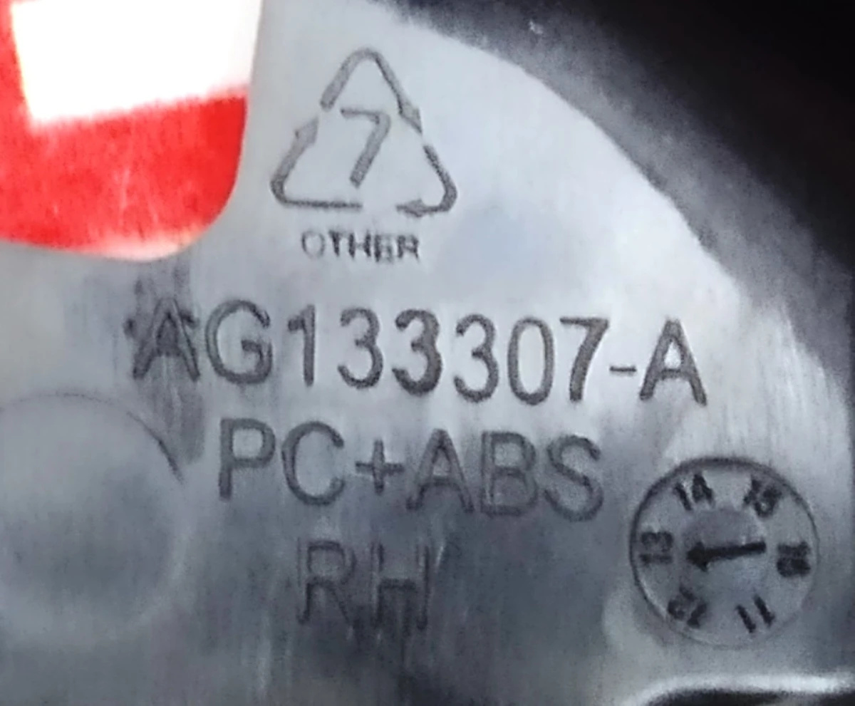 2 Ручка замка одинарної спинки 2-го ряду сидінь Tesla model S, model REST 1030476-01