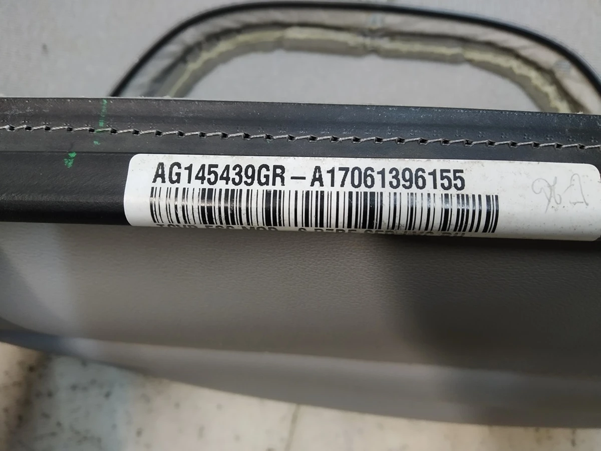 4 Обшивка сиденья пассажирского низ PERFORMANCE GRAY Tesla model S 1013399-04-A