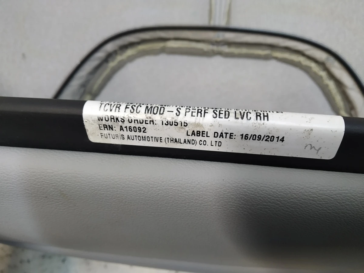 4 Обшивка сиденья пассажирского низ PERFORMANCE GRAY Tesla model S 1013399-04-A