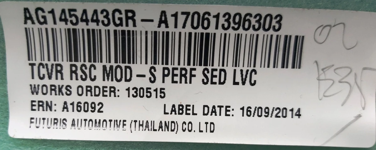 Обшивка дивана 2-го ряда PERF GRAY (PERF SED LVC) (мелкая царапина) Tesla model S, model S REST 1030571-04-A