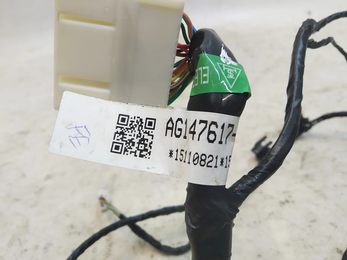 1 Электропроводка нижней части водительского сиденья (повреждение) Tesla model X, model S REST 1486405-00-D