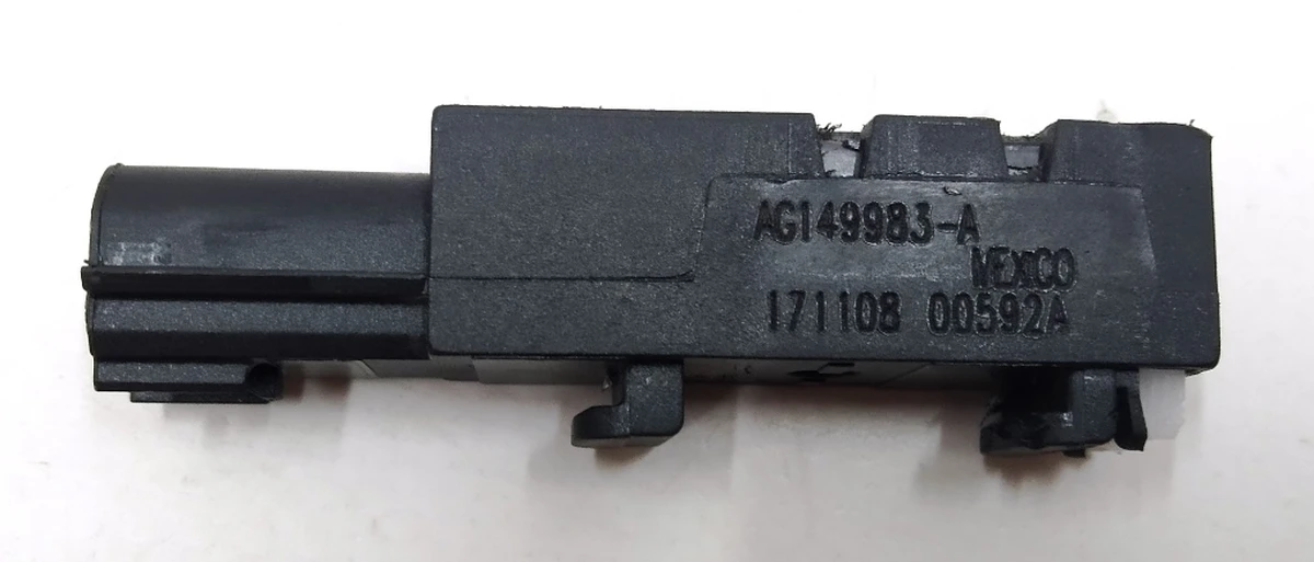 1 Датчик положення магнітного типу нижньої частини сидіння водія Tesla model S REST, model X 9876527-03-A