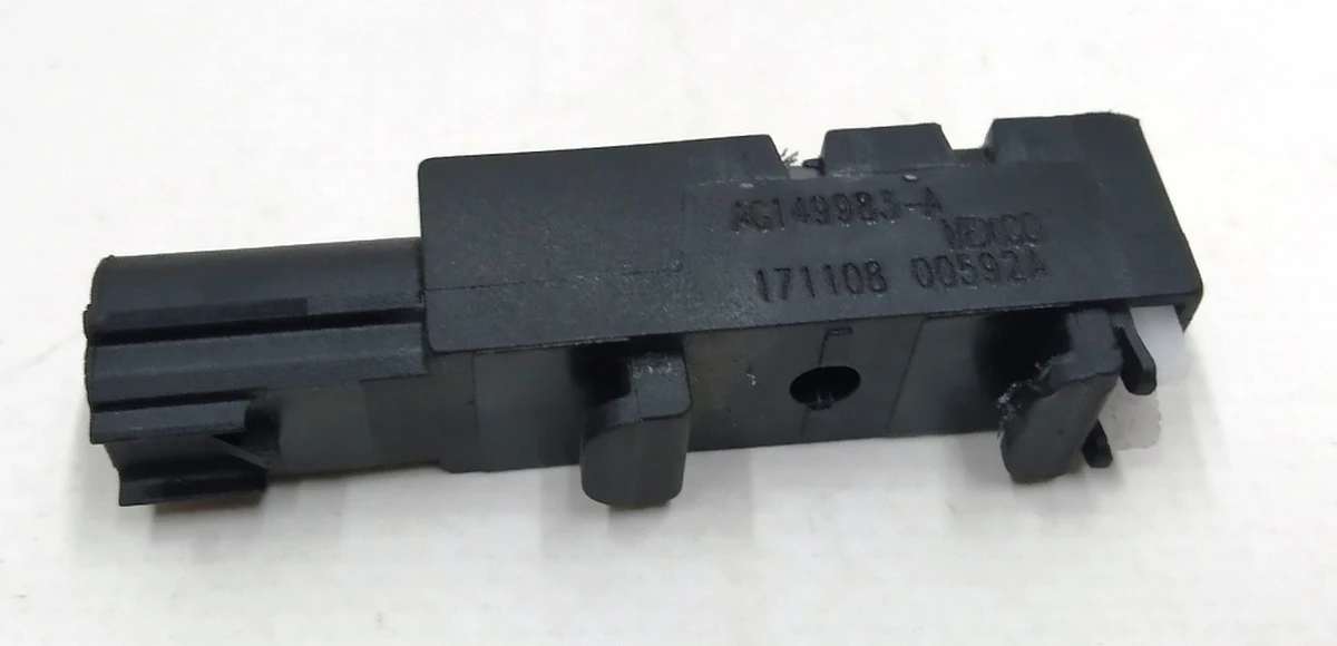 1 Датчик положення магнітного типу нижньої частини сидіння водія Tesla model S REST, model X 9876527-03-A