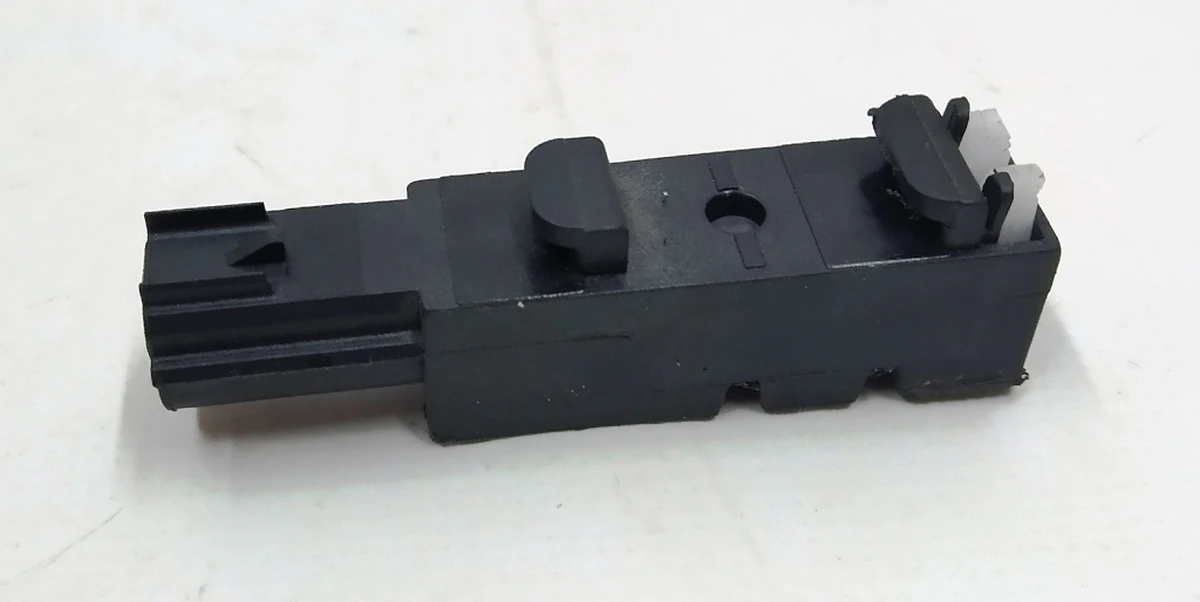 1 Датчик положення магнітного типу нижньої частини сидіння водія Tesla model S REST, model X 9876527-03-A