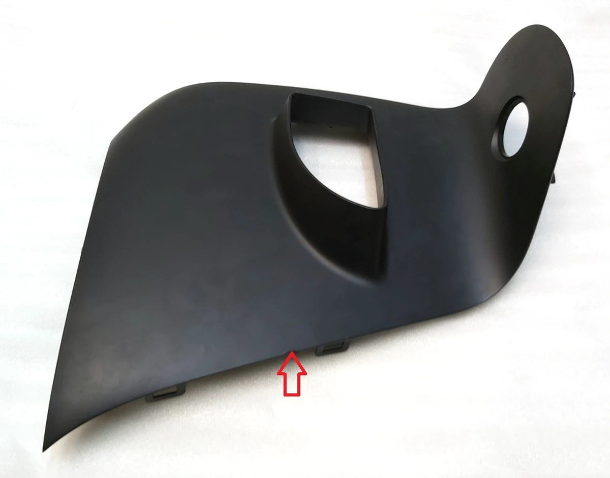 Decorative trim for 2nd row seats, lower right Tesla model X 1069283-00-A