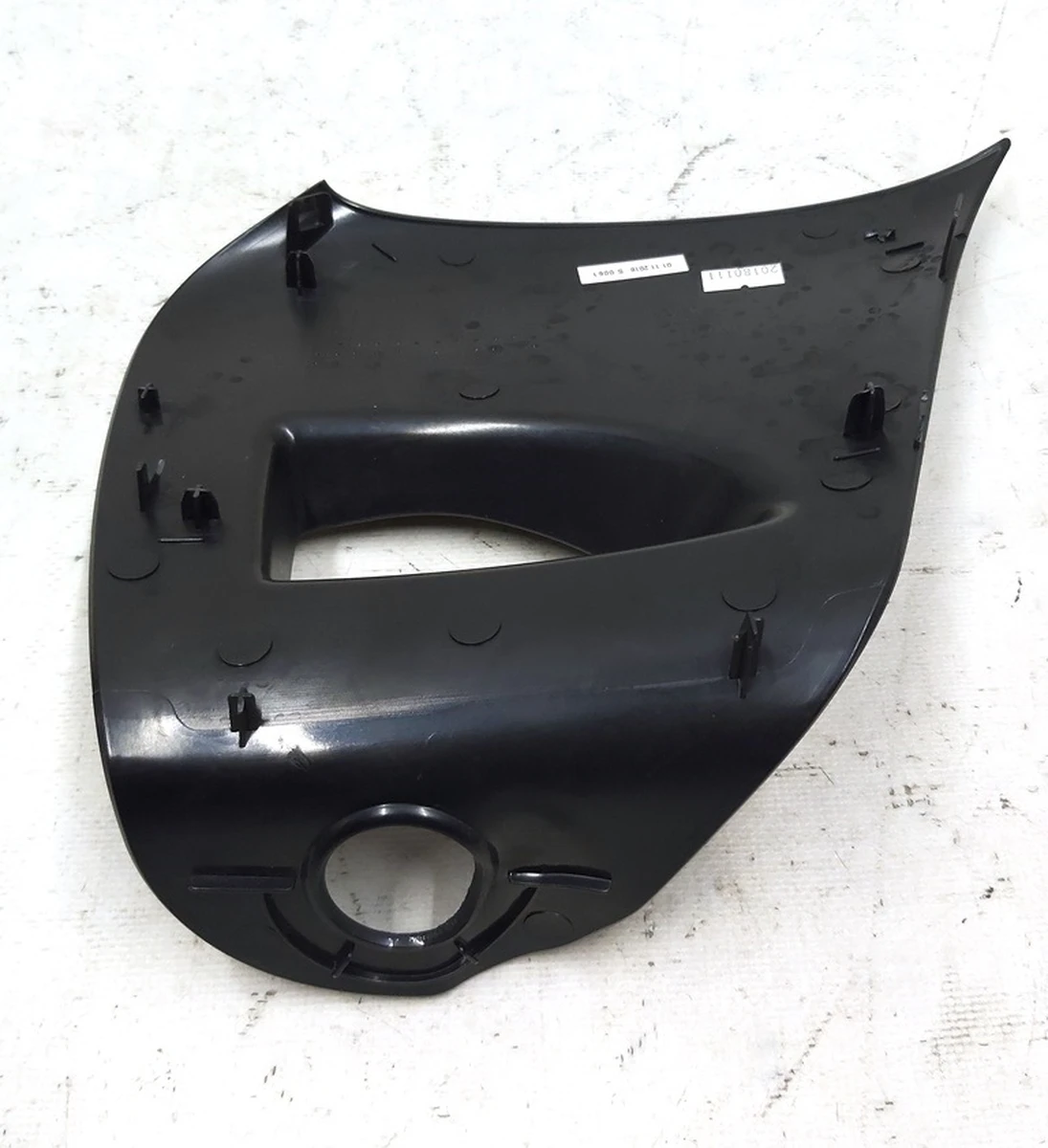 Decorative trim for 2nd row seats, lower right Tesla model X 1069282-00-A