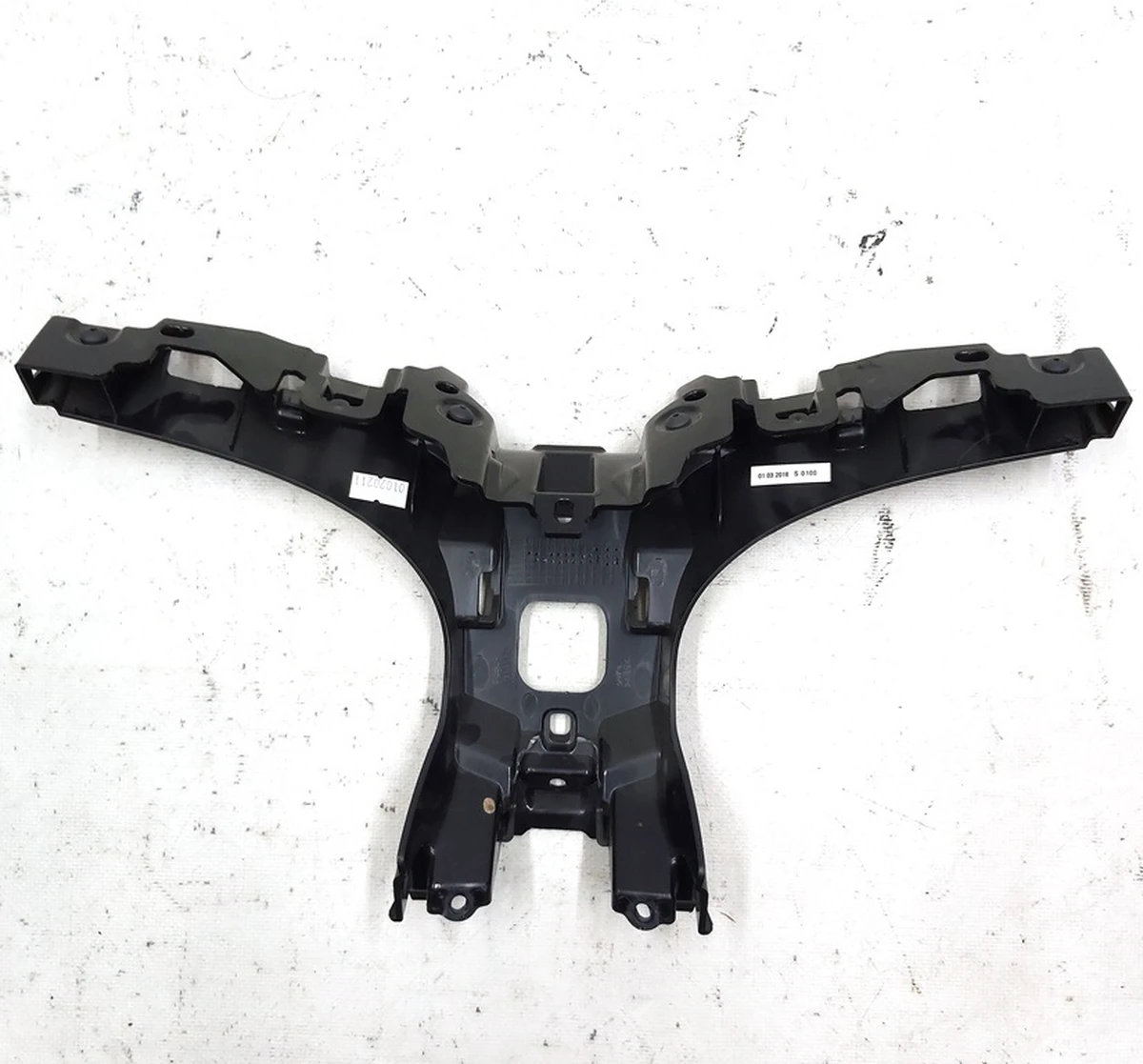 Накладка декоративна подіума сидіння 2-го ряду нижня ззаду з ушкодженням Tesla model X AG151474