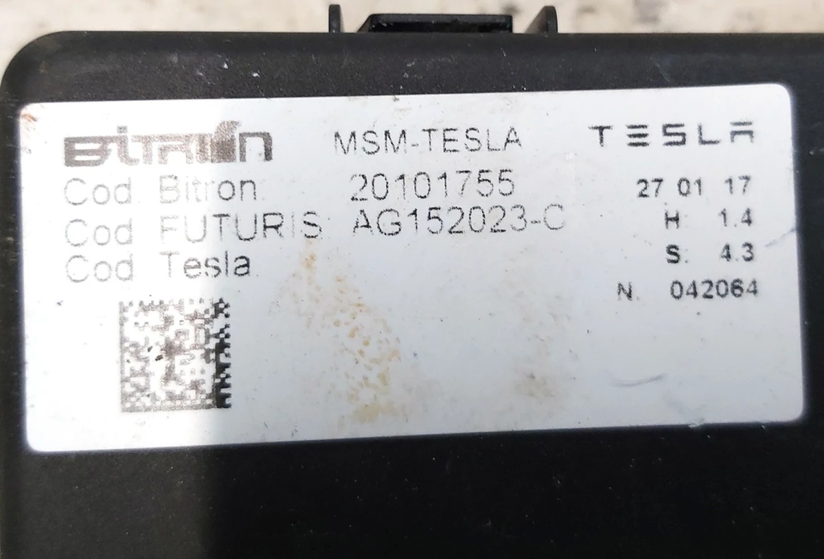 8 Блок керування сидіння пасажирського водія некондиція Tesla model S REST, model X 1072740-00-A