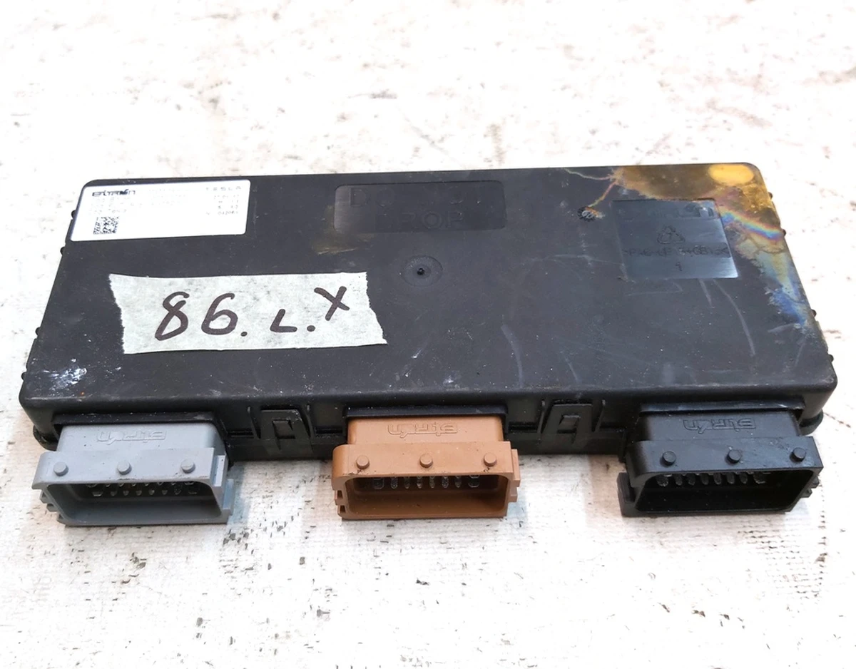 8 Блок керування сидіння пасажирського водія некондиція Tesla model S REST, model X 1072740-00-A