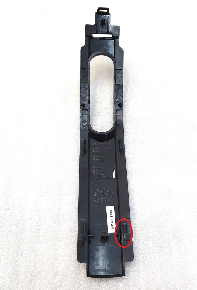 MX 2ND ROW MONOPOST CENTER STRIP FRONT Tesla model X 1066624-00-A