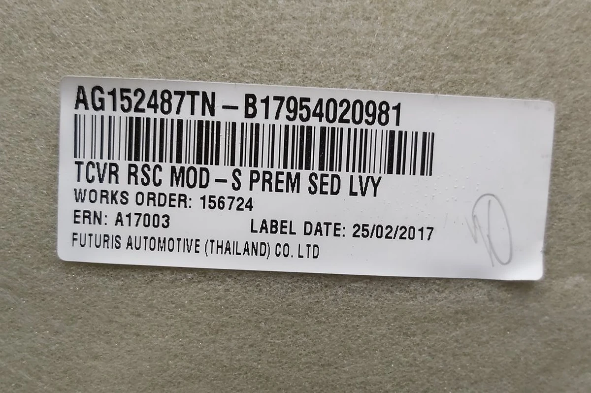 3 Обшивка дивана второго ряда сидений PREM SED LVY Tesla model S, model S REST 1030570-03-B