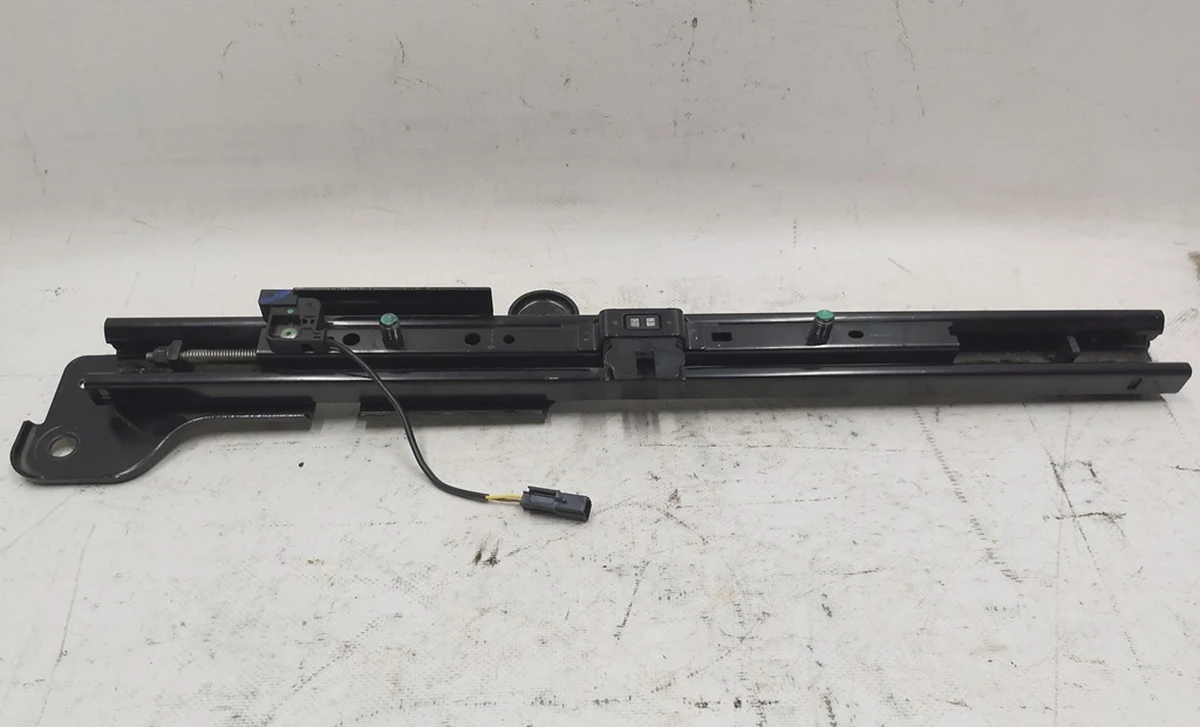 Санка сидіння 2-го ряду одинарного права в зборі Tesla model X 3123608-02-A