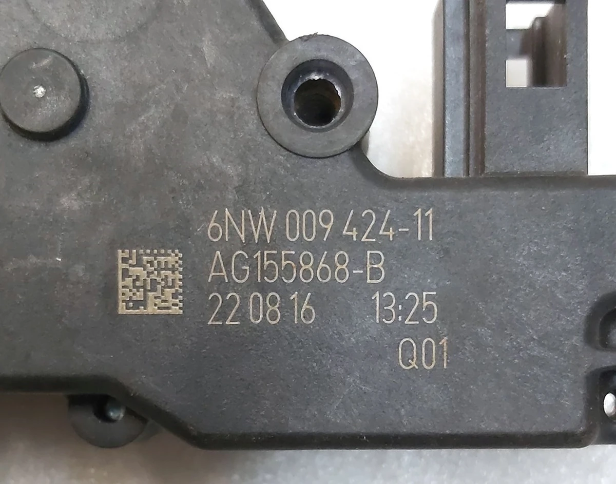 5 Привод механизма блокировки сиденья 3-го ряда Tesla model X, model X Mar 2021 1098437-00-B