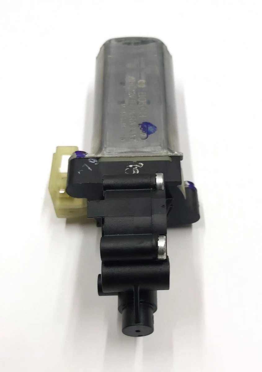 1 Электродвигатель механизма перемещения (салазок) одинарного правого сиденья 2-го ряда Tesla model X AG155967-A1