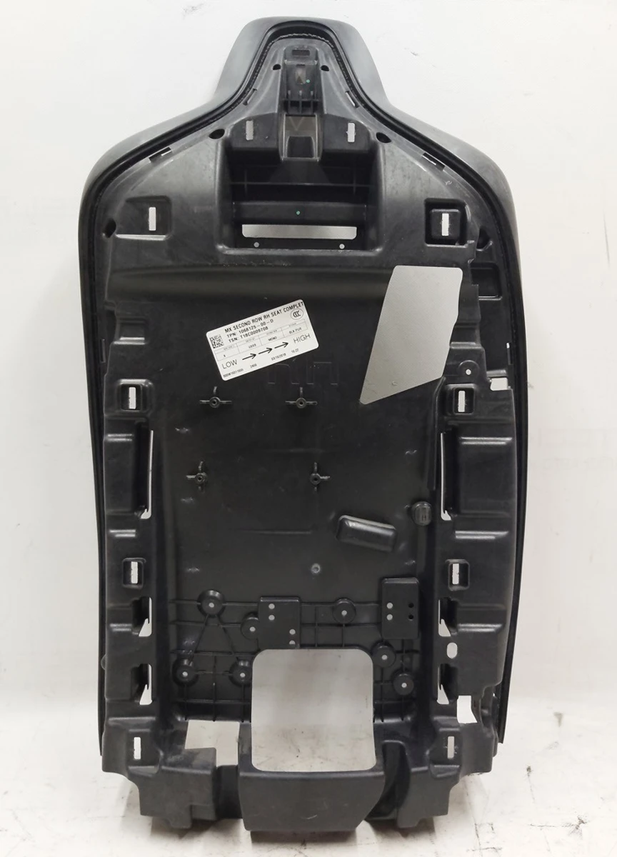 Каркас спинки сиденья 2-го ряда внутренний правый (пластик) Tesla model X 1068125-00-D