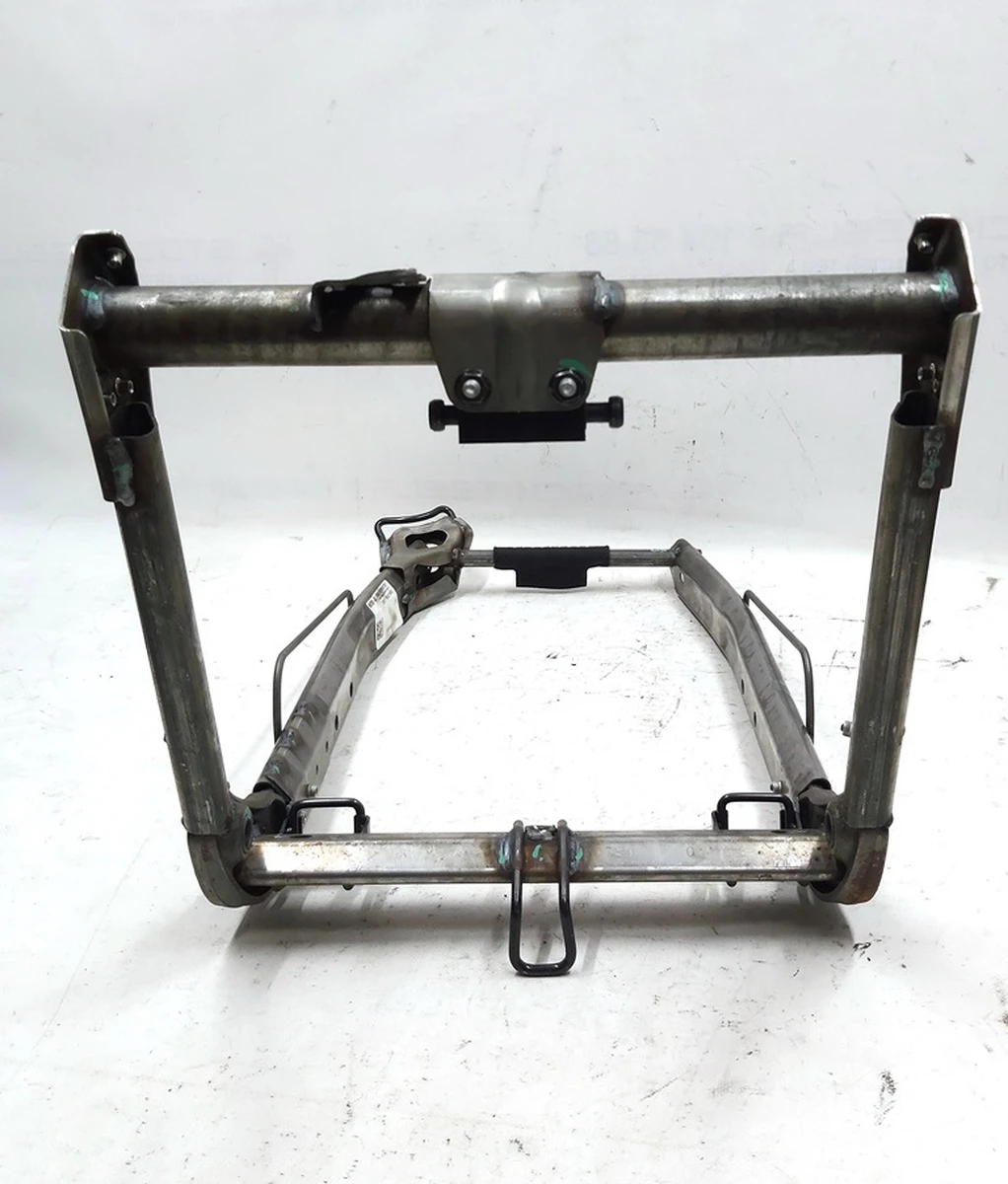 1 Каркас металевий одинарного правого сидіння 2-го ряду Tesla model X 3123608-02-A