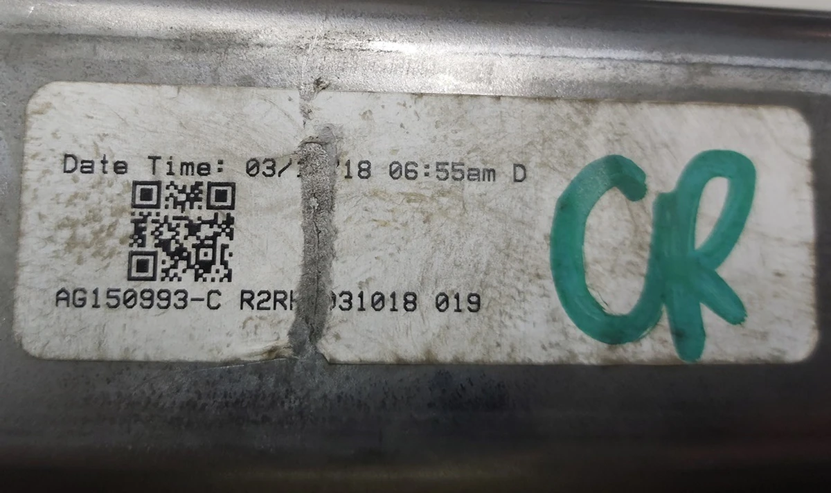 1 Каркас металевий одинарного правого сидіння 2-го ряду Tesla model X 3123608-02-A