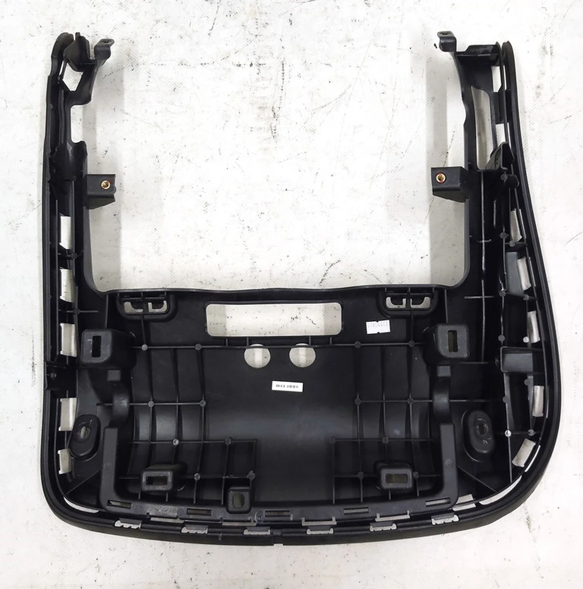 10 Каркас нижней части сидения 2-го ряда правого пластик Tesla Model X 1078236-00-C