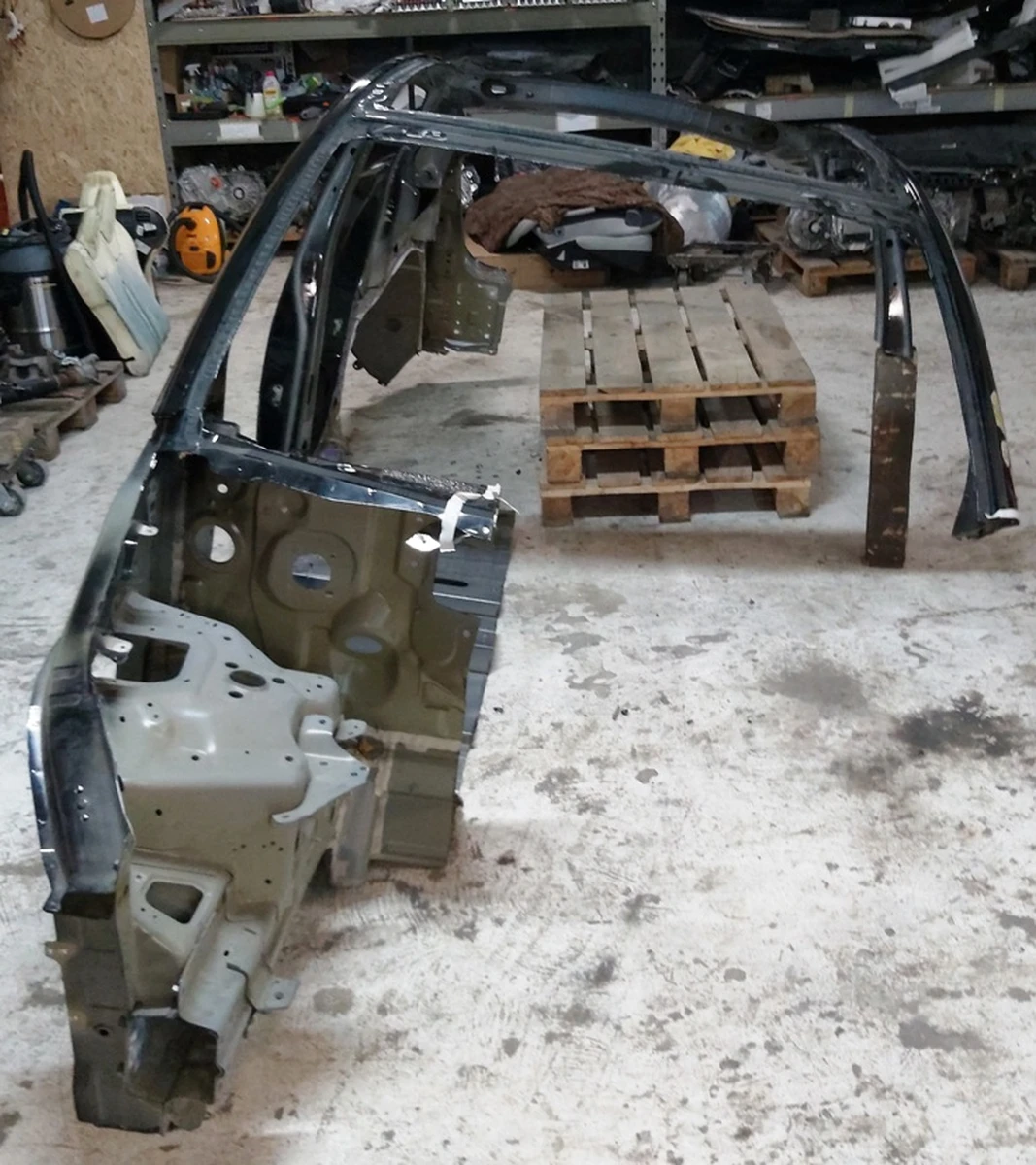 Кузов правая сторона с крышей и фрагментом левой стойки B Tesla model Y Body 70
