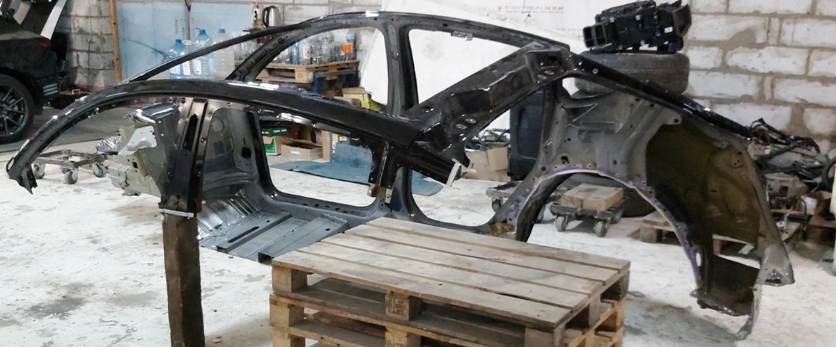Кузов правая сторона с крышей и фрагментом левой стойки B Tesla model Y Body 70