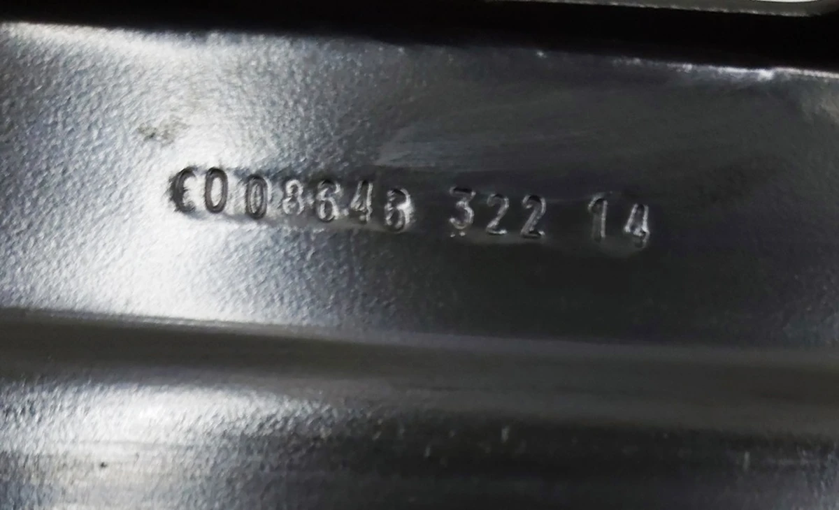 2 Рама металеве скло люка (округлий язичок) Tesla model S 1026856-S0-C