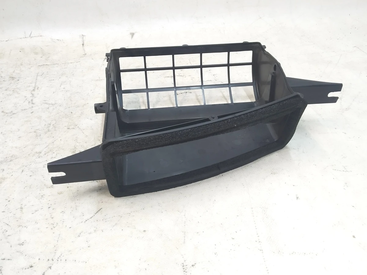 Повітрозабірник кліматичної установки (пічки салону) INLET D313/315 FXEAA INLET впускний патрубок верхній Tesla Model X 1116133