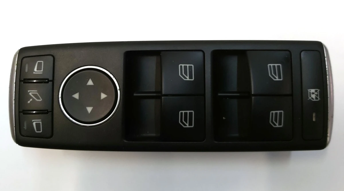 21 Блок управління склопідйомниками і дзеркалами дверей водія Tesla Model S, Model S REST, Model X 1028641-X0-A