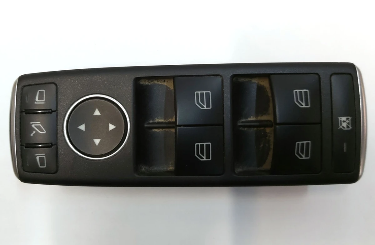 21 Блок управления стеклоподъёмниками и зеркалами водительской двери Tesla Model S, Model S REST, Model X 1028641-X0-A