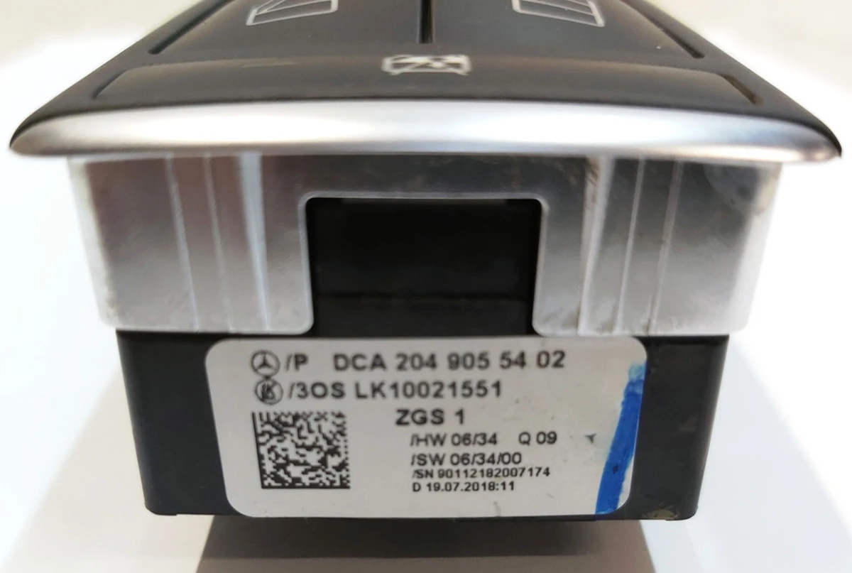 21 Блок управління склопідйомниками і дзеркалами дверей водія Tesla Model S, Model S REST, Model X 1028641-X0-A