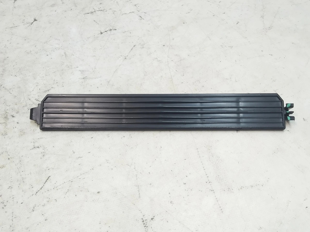 6 Кришка фільтра вугільного салону пічки кондиціонера Tesla Model X 1039042-00-B