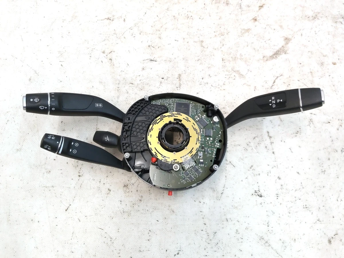 2 Steering column control module Tesla model X 1057356-00-B