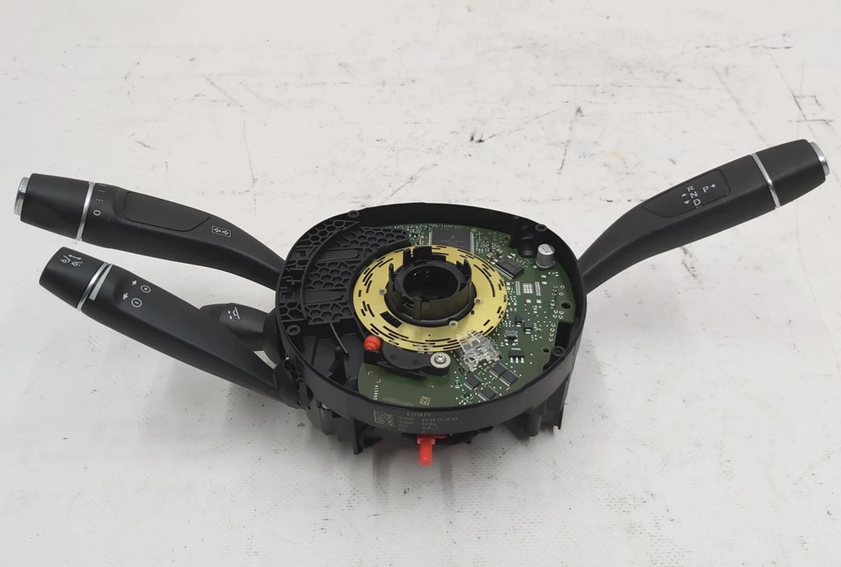 2 Модуль управління рульовою колонкою Tesla model S REST 1057356-00-B