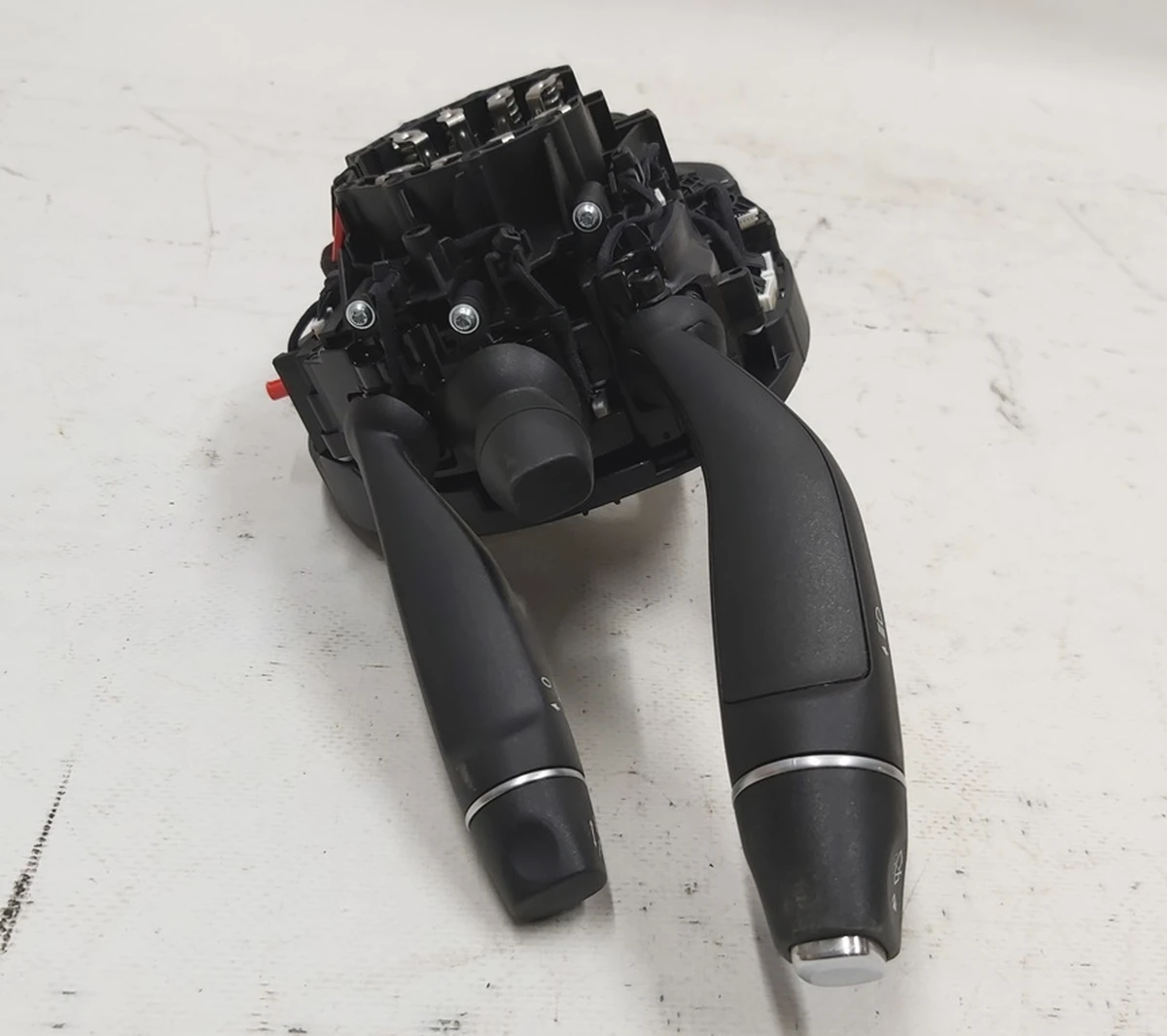 2 Модуль управління рульовою колонкою Tesla model S REST 1057356-00-B