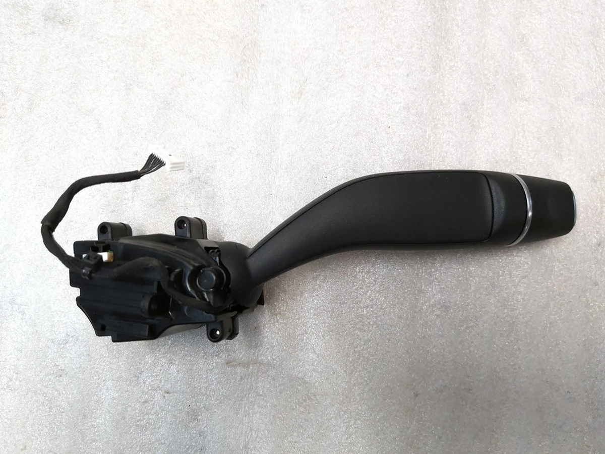 2 Переключатель света и омывателя модуля управления рулевой колонки Tesla model X 1057656-00-B