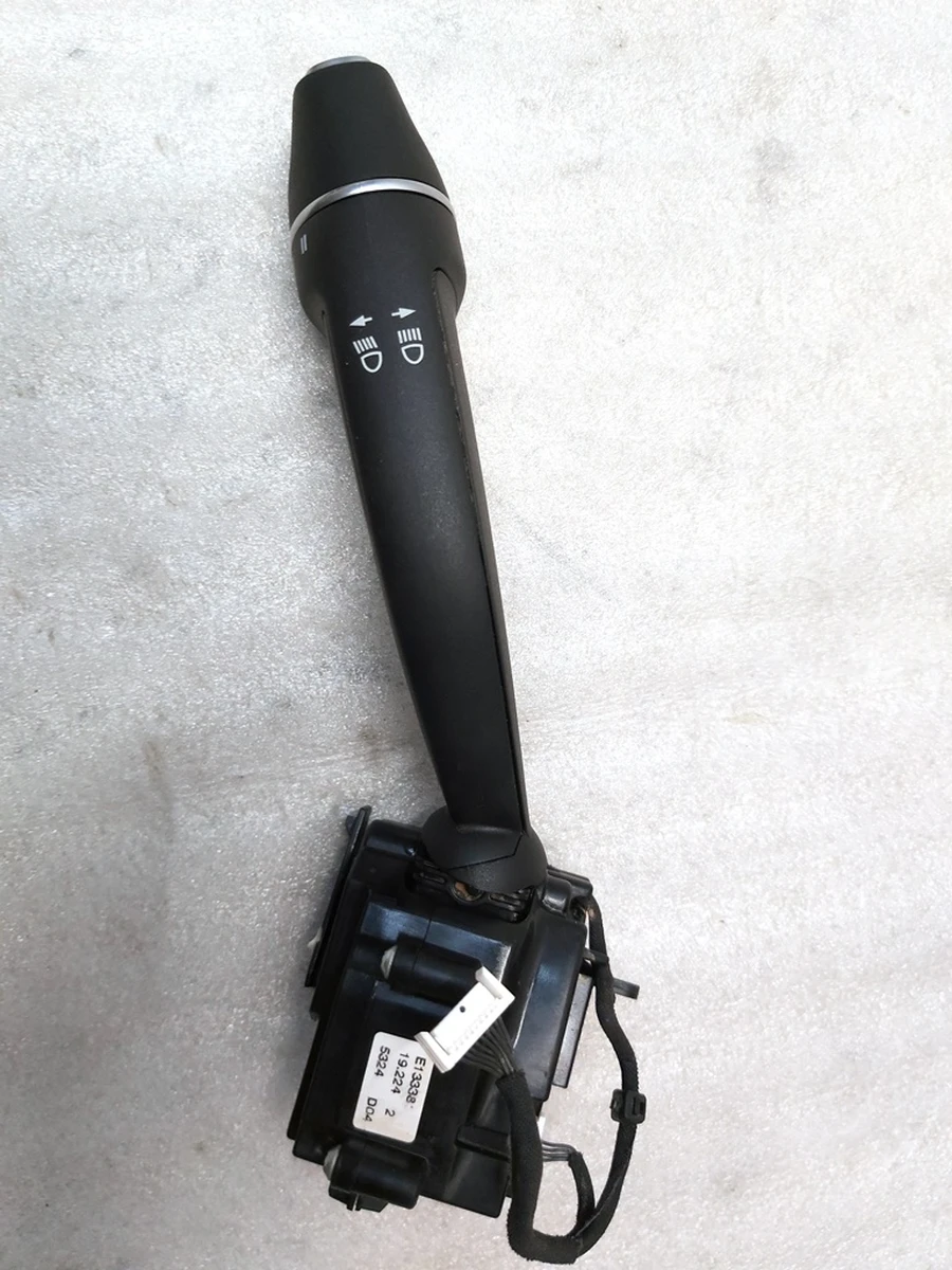 2 Переключатель света и омывателя модуля управления рулевой колонки Tesla model X 1057656-00-B