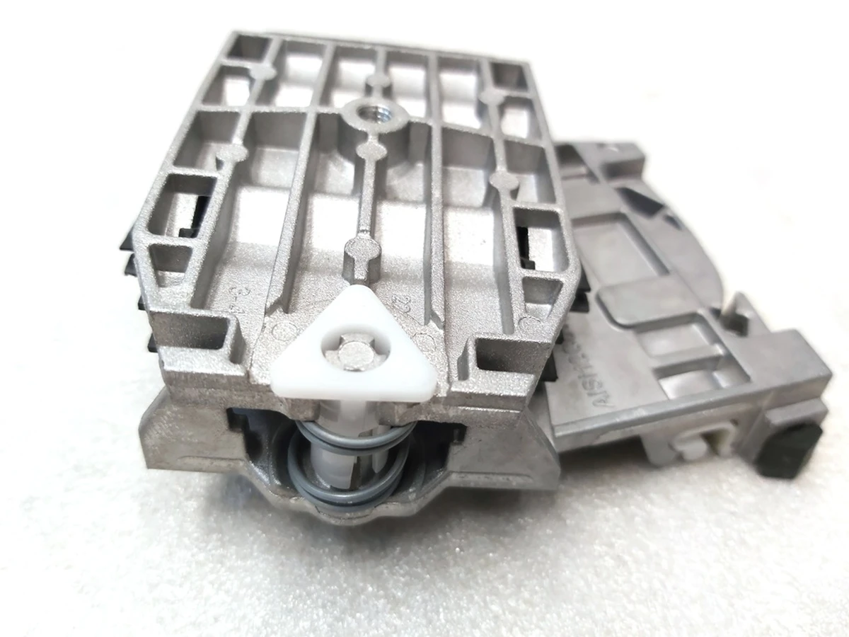 1 Фиксатор положения стекла двойного стеклоподъемника переднего правого Tesla model Y 1495509-00-E