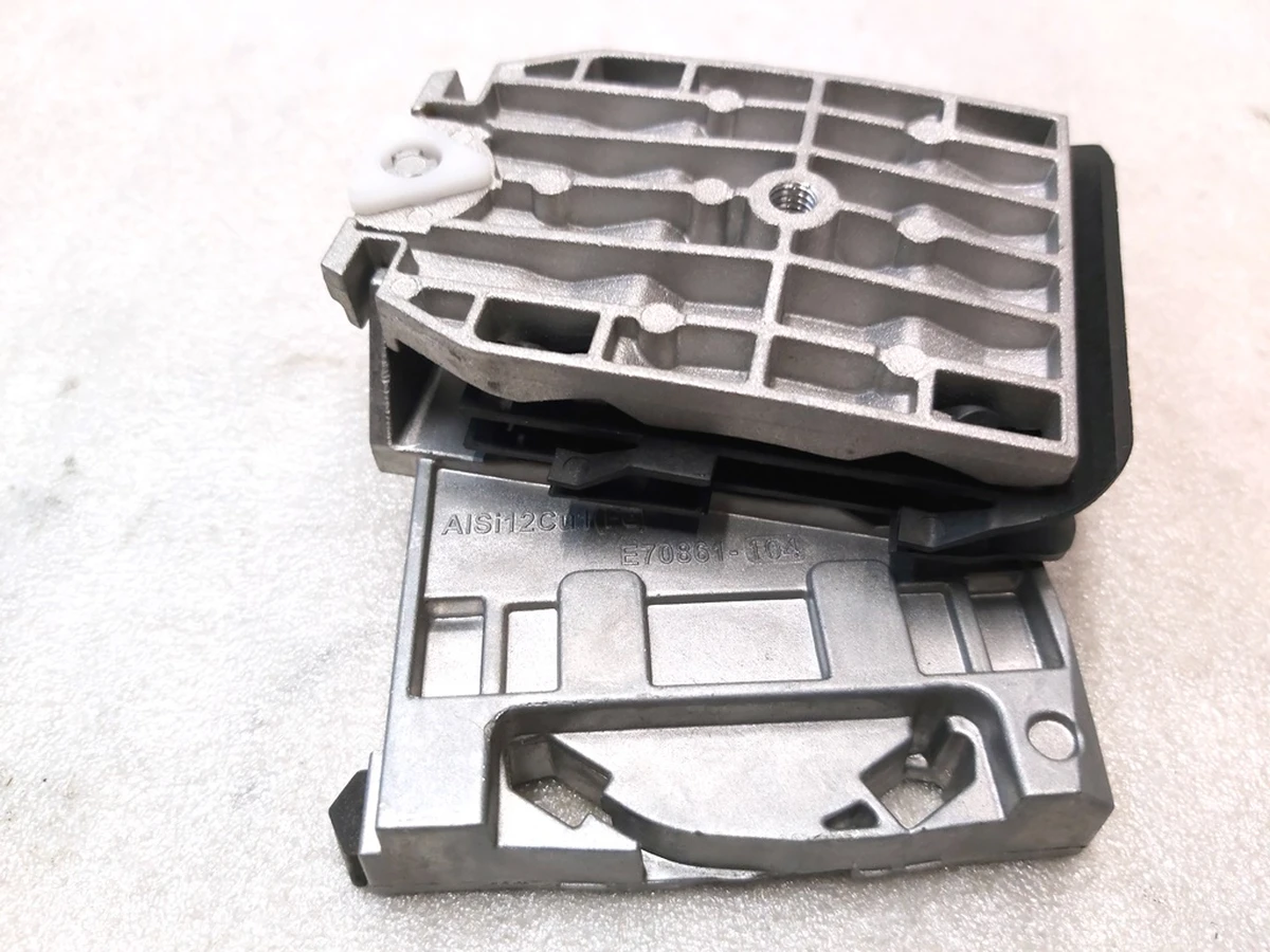 1 Фиксатор положения стекла двойного стеклоподъемника переднего правого Tesla model Y 1495509-00-E