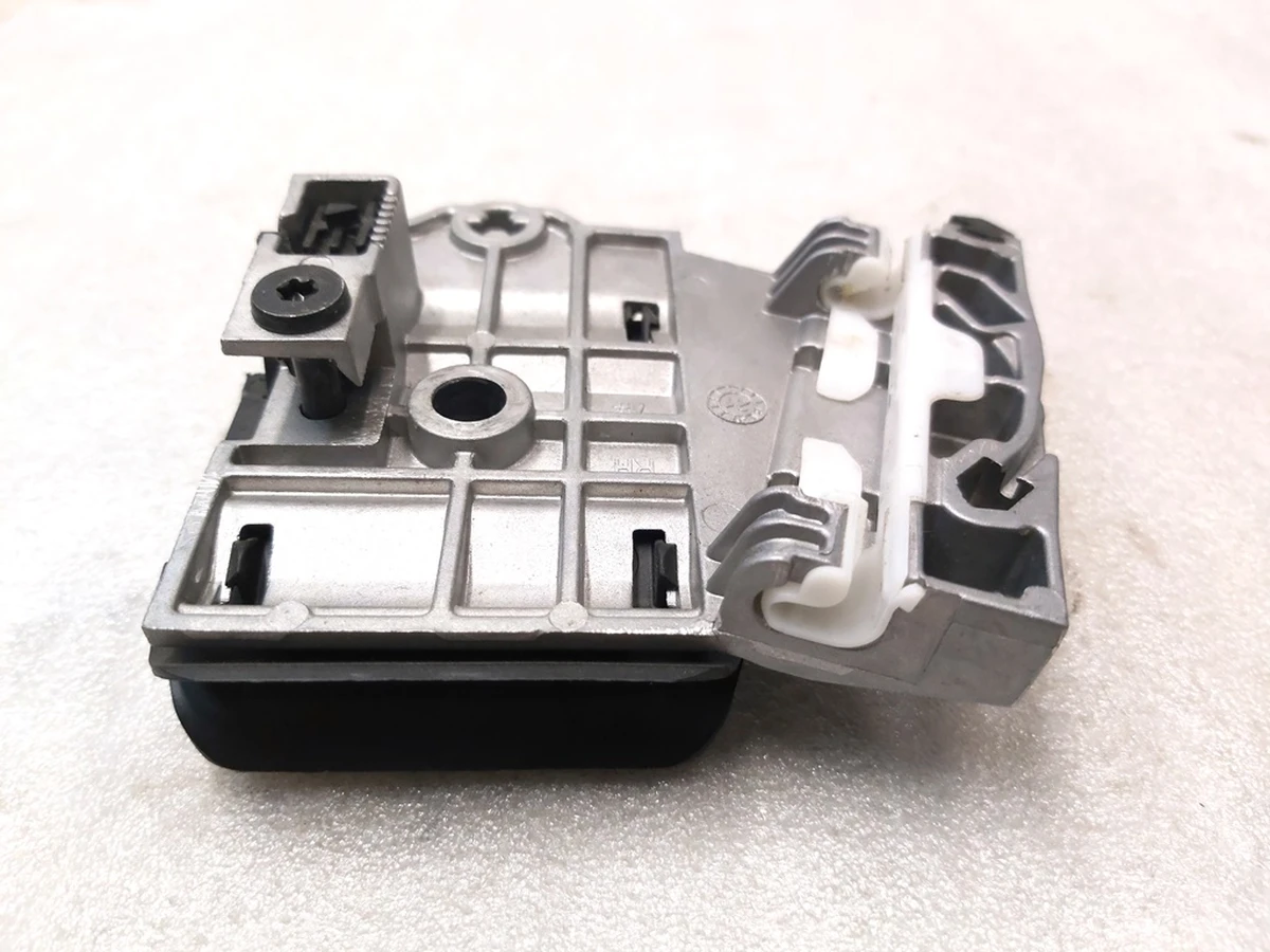 1 Фиксатор положения стекла двойного стеклоподъемника переднего правого Tesla model Y 1495509-00-E