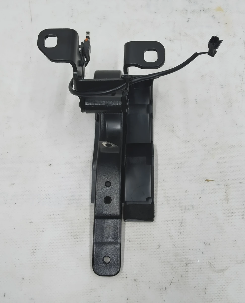 Петля (навіс) кришки багажника (ляди) ліва з накладкою і мікровимикачем в зборі BMW I3 51247296773