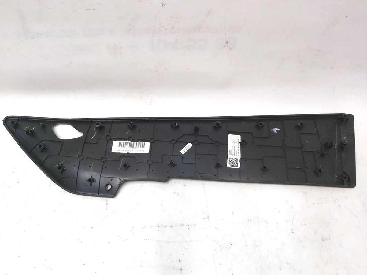 11 Обшивка карти дверей передніх лівих велюр (декор накладка) Tesla model Y 1497294
