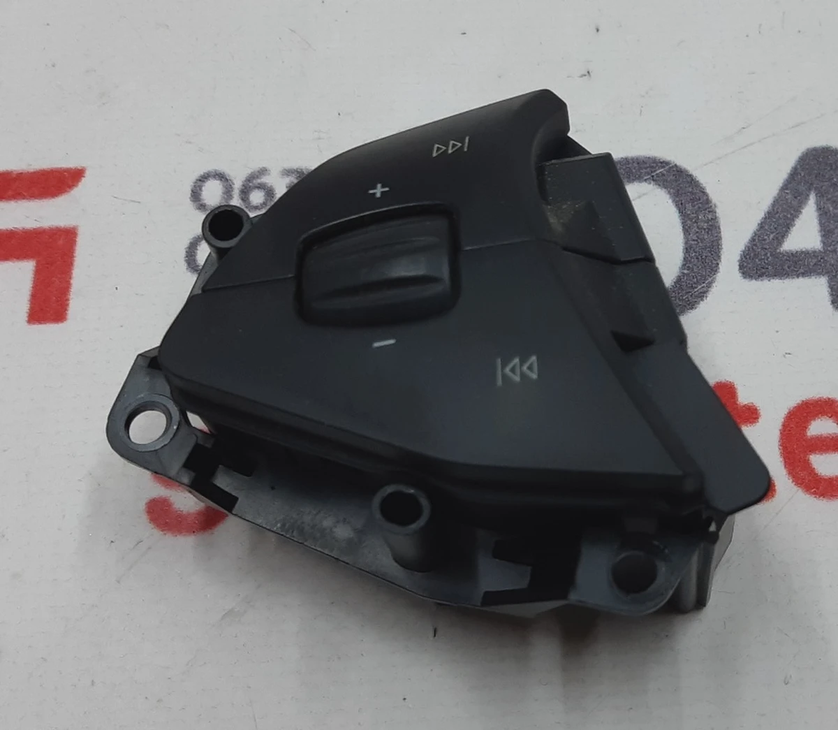 1 Switch button (on steering wheel) left Tesla model S REST 1013242-00-H