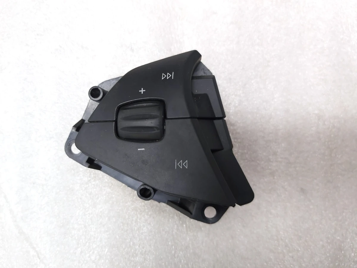1 Кнопка перемикання (на кермі) ліва Tesla model S 1013242-00-B